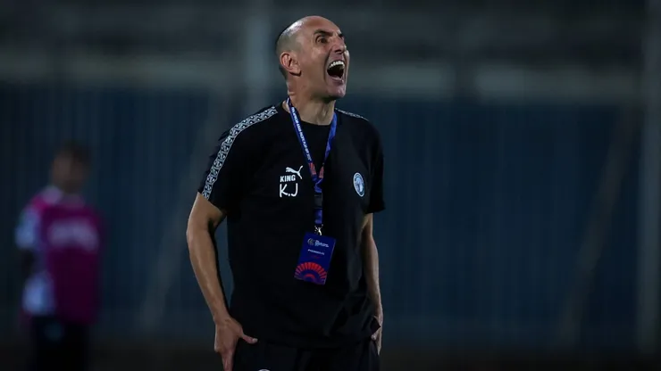 O técnico Krunoslav Jurcic em jogo do Pyramids (IMAGO / NurPhoto)