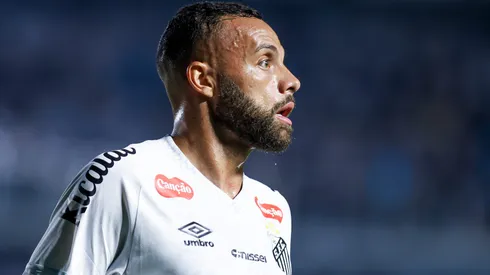 O atacante Guilherme em ação com o Santos (Ricardo Moreira/Getty Images)