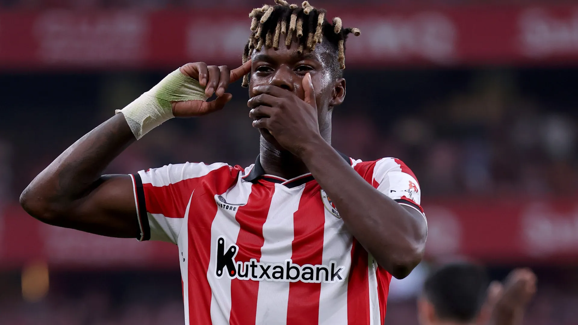Nico Williams aparece comemorando um gol pelo Athletic