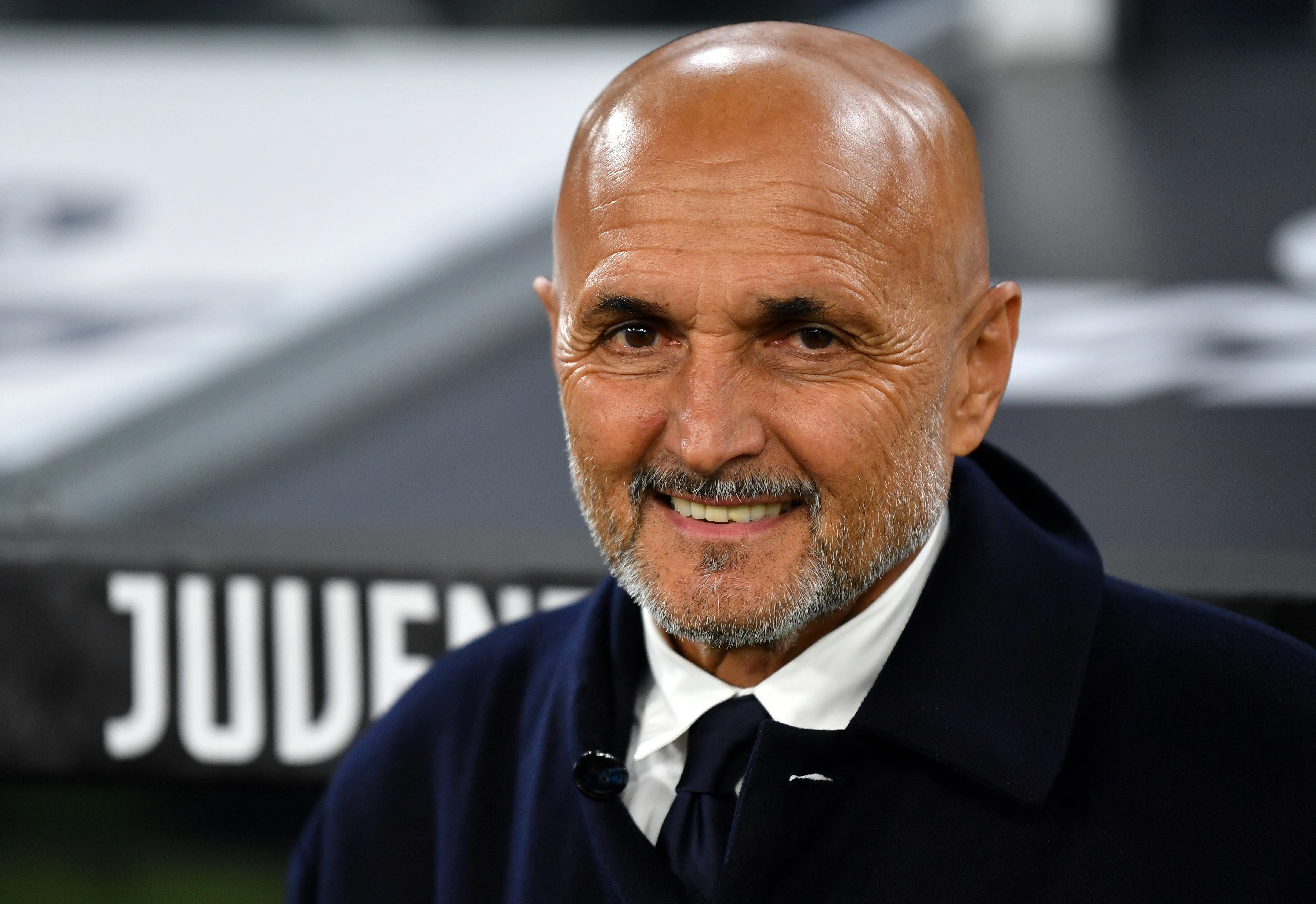 Luciano Spalletti, técnico principal da Juventus, observa antes da partida da Serie C entre Ternana Calcio e Juventus Next Gen no Allianz Stadium. (Foto: Valerio Pennicino/Getty Images)