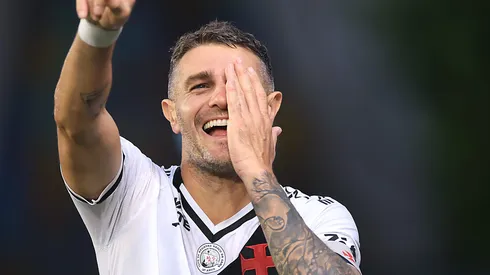 Boca Juniors quer contratar Vegetti, do Vasco, para vaga de Cavani. (Foto: Campeão da Libertadores quer anunciar Vegetti, do Vasco, para 2026s)