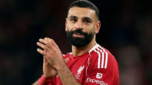 Salah bate palmas após vitória dos Reds (Foto: Carl Recine/Getty Images)