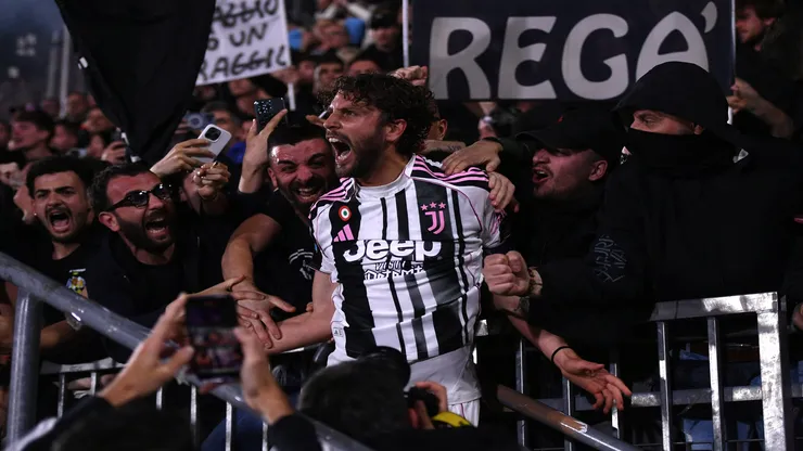 Locatelli comemora gol com fanáticos da Juventus - Alessandro Sabattini/Getty Images