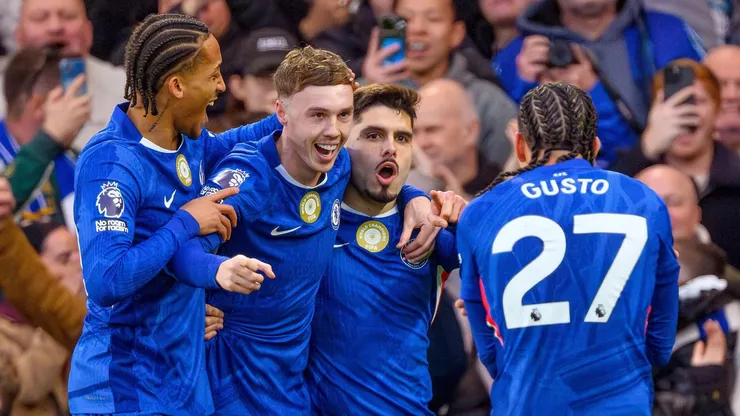 Jogadores comemoram gol de Palmer contra o Everton: camisa 10 tem ganhado minutos após voltar de lesão