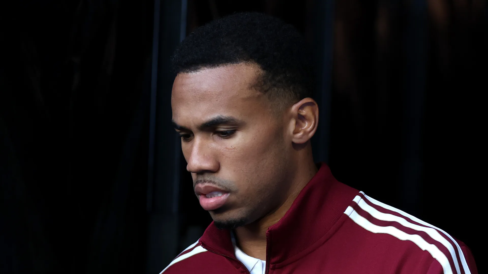 Gabriel Magalhães antes de partida pelo Arsenal