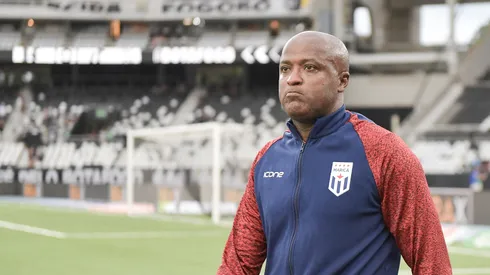 Reinaldo, técnico do Maricá, tem passagem pelos dois clubes. Thiago Ribeiro/AGIF.