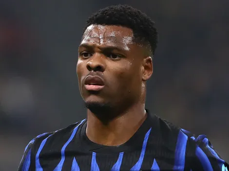 Liverpool busca Dumfries após lesão muscular de Frimpong