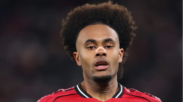Zirkzee durante partida pelo Manchester United. (Photo by Alex Livesey/Getty Images)