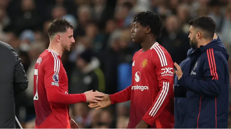 Mason Mount e Kobbie Mainoo pelo Manchester United. (Photo by Carl Recine/Getty Images)