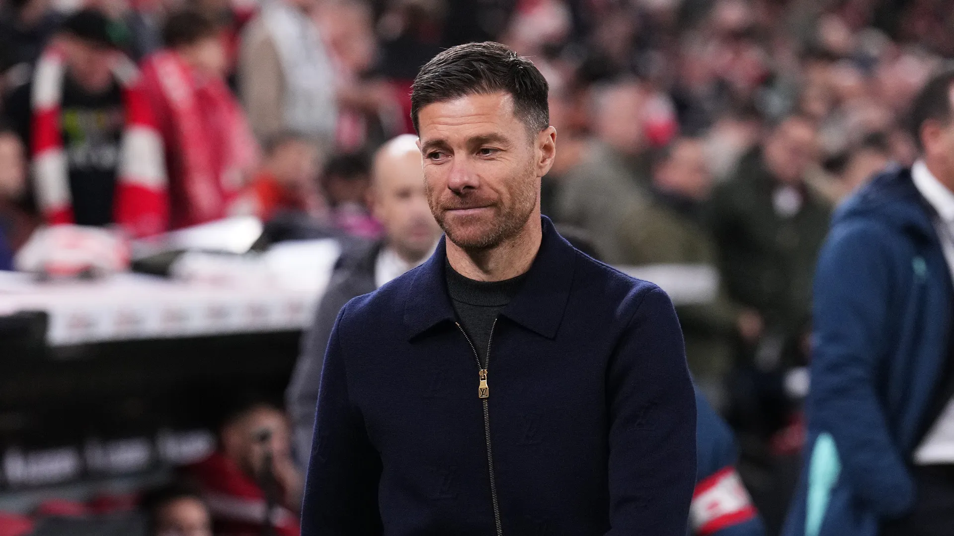 Xabi Alonso durante partida do Real Madrid
