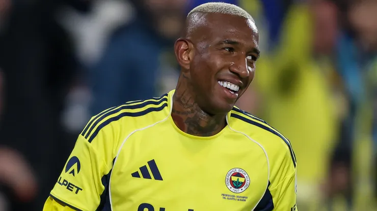 Anderson Talisca em ação com o Fenerbahçe. Foto: Ahmad Mora/Getty Images