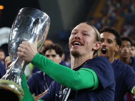 Vídeo de Safonov recebendo "cola" no PSG x Flamengo viraliza