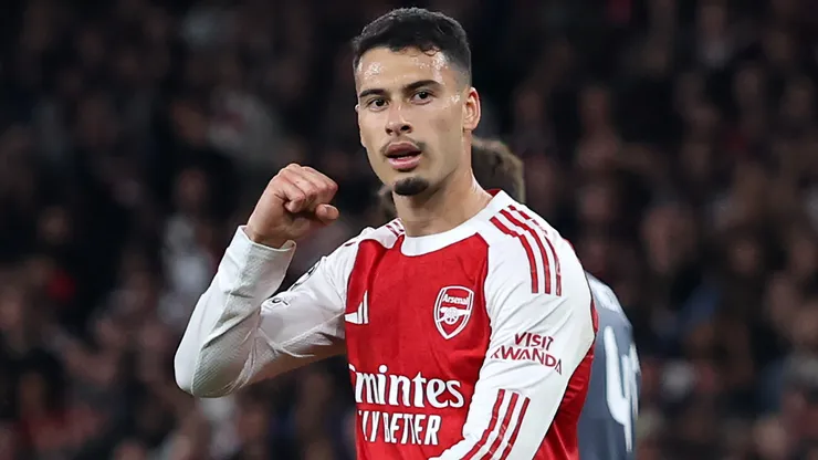 Gabriel Martinelli em campo com as cores do Arsenal. Foto: Michael Steele/Getty Images