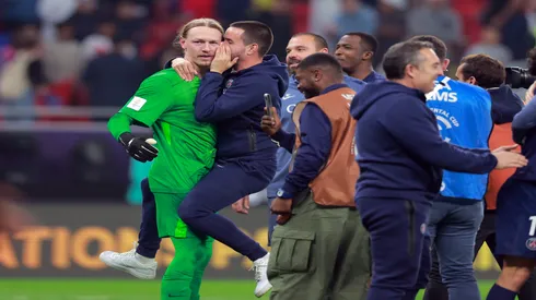 Matvey Safonov, do PSG, comemora o título da Copa Intercontinental - Getty Images/Getty Images