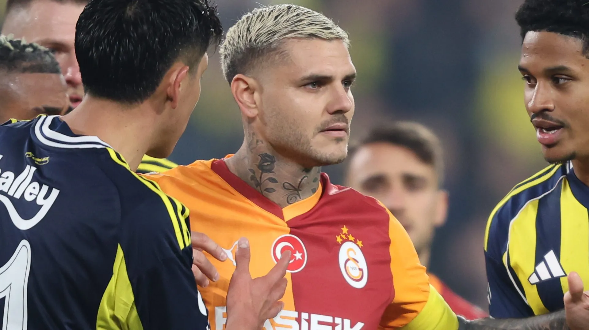 Icardi durante clássico do campeonato turco. (Foto: Ahmad Mora/Getty Images)