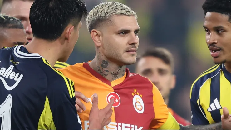 Icardi durante clássico do campeonato turco. (Photo by Ahmad Mora/Getty Images)