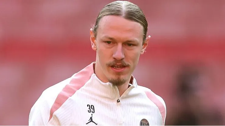 Goleiro Matvey Safonov do PSG sofreu uma fratura na mão (Foto: Alex Davidson/Getty Images)
