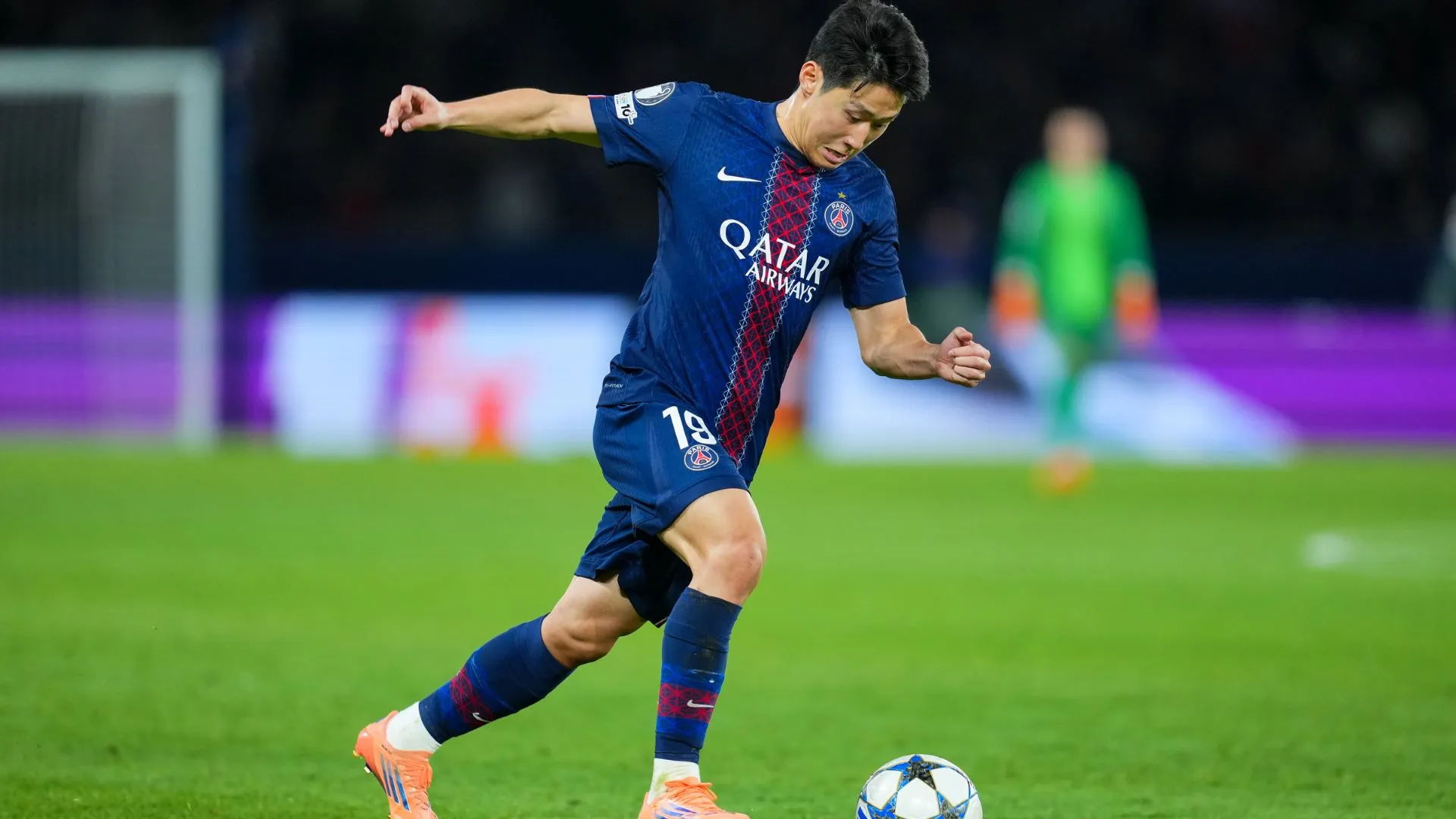 Lee Kang-In, alvo do Atlético de Madrid, em jogo do PSG. Foto: Franco Arland/Getty Images