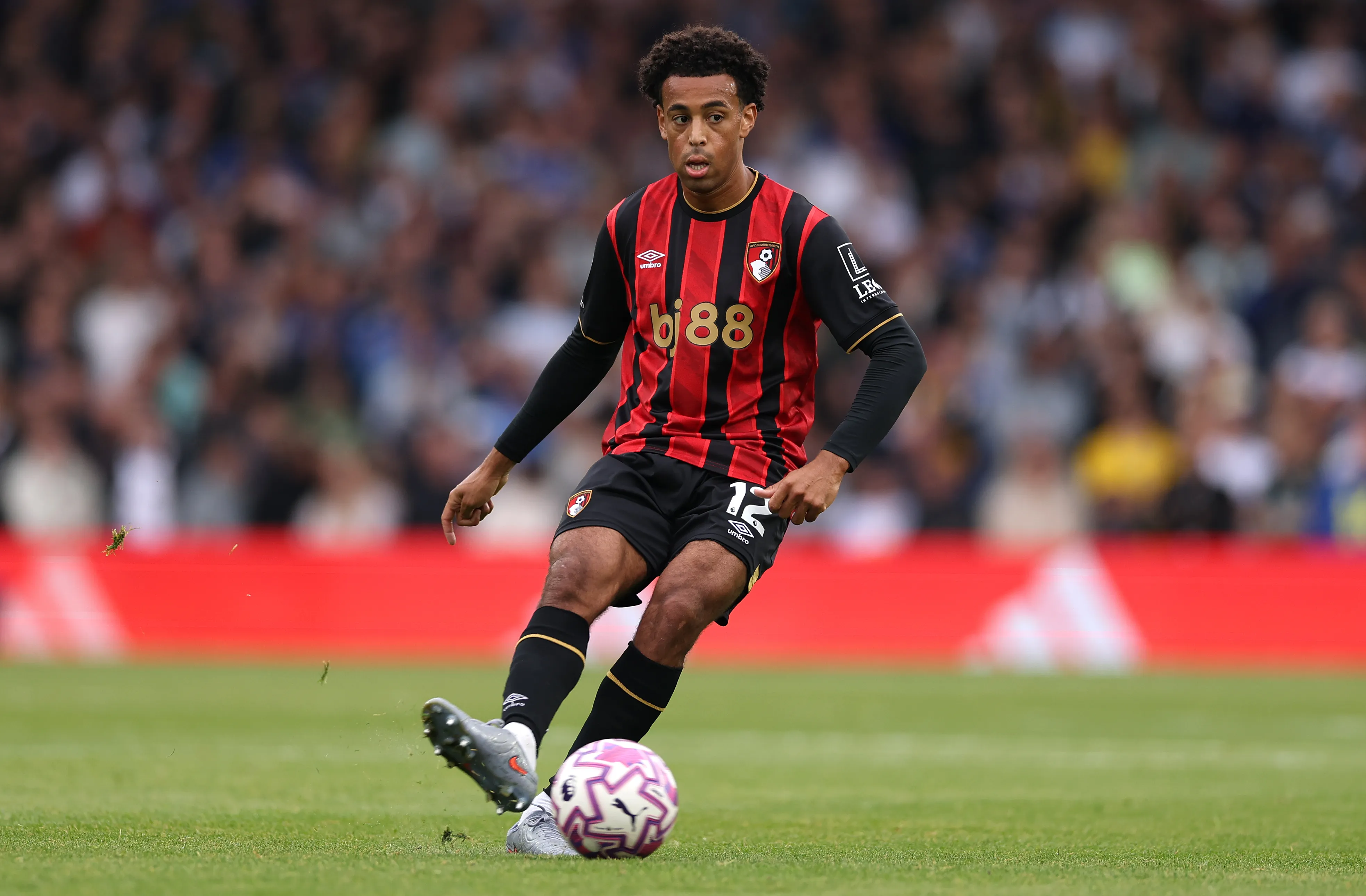 Tyler Adams em ação com o Bournemouth (Foto: Stu Forster/Getty Images)