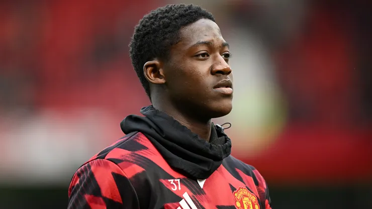 Futuro de Kobbie Mainoo muda no Manchester United. Foto: Gareth Copley/Getty Images