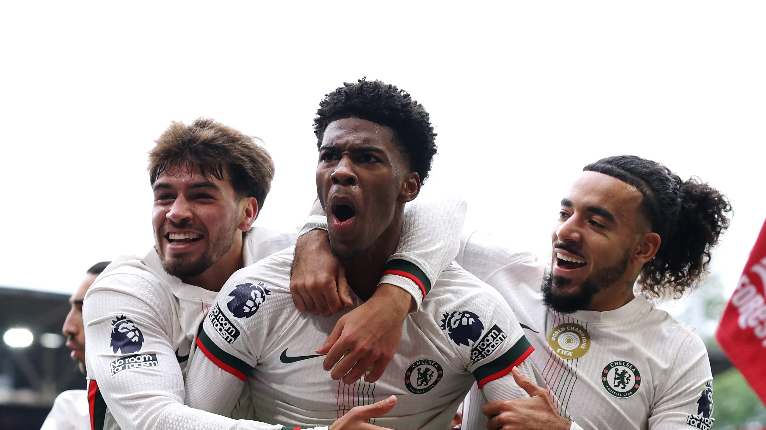 Josh Acheampong (no centro): jogador comemora gol pelo Chelsea (Photo by Michael Regan/Getty Images)