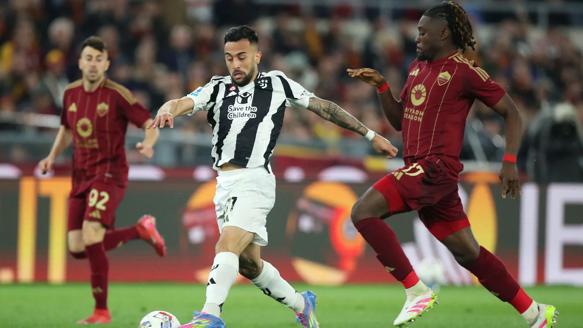 Roma e Juventus vão se enfrentar pelo Campeonato Italiano (foto: Paolo Bruno/Getty Images)