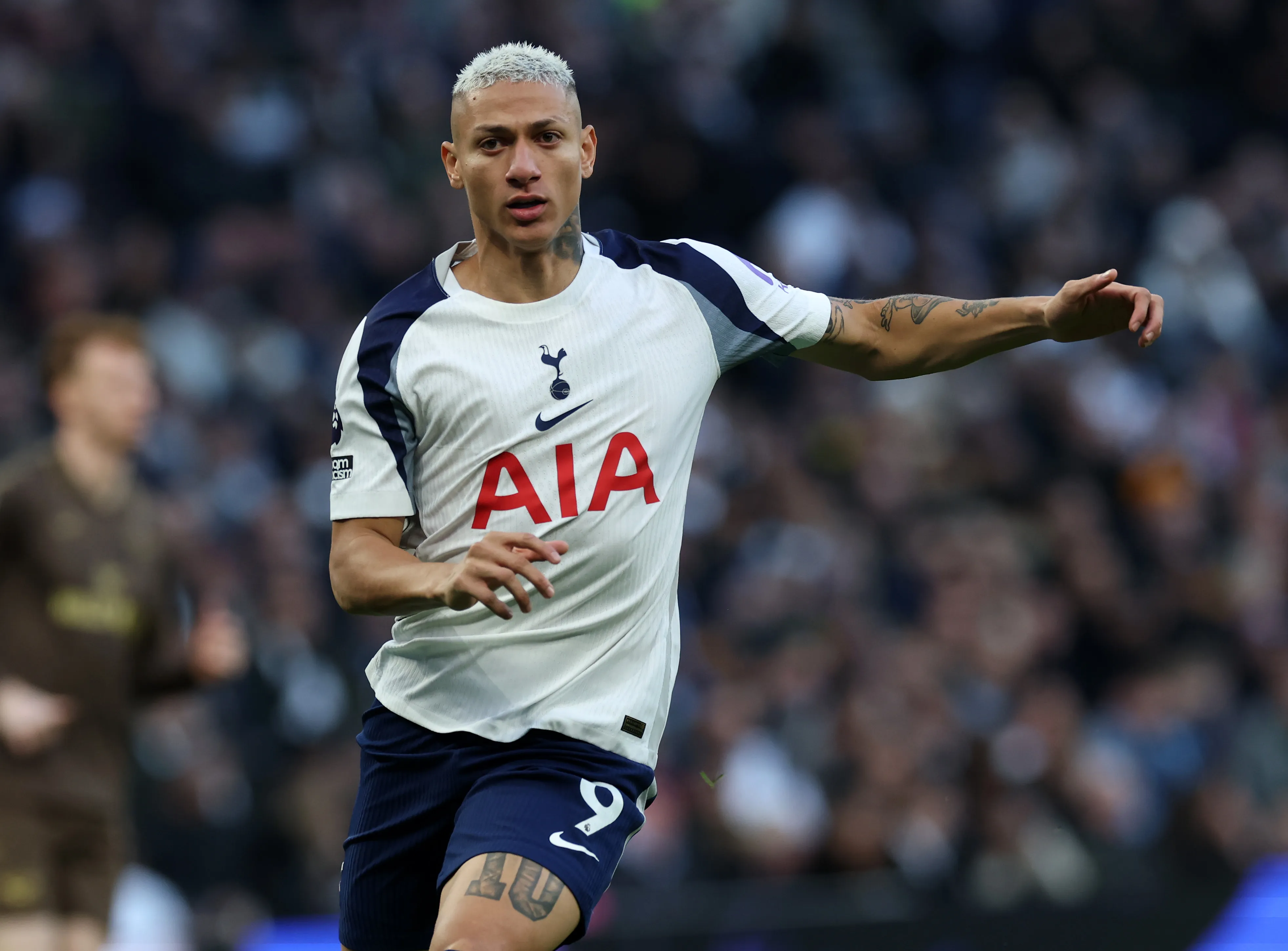 Richarlison em jogo pelo Tottenham. (Photo by Eddie Keogh/Getty Images)
