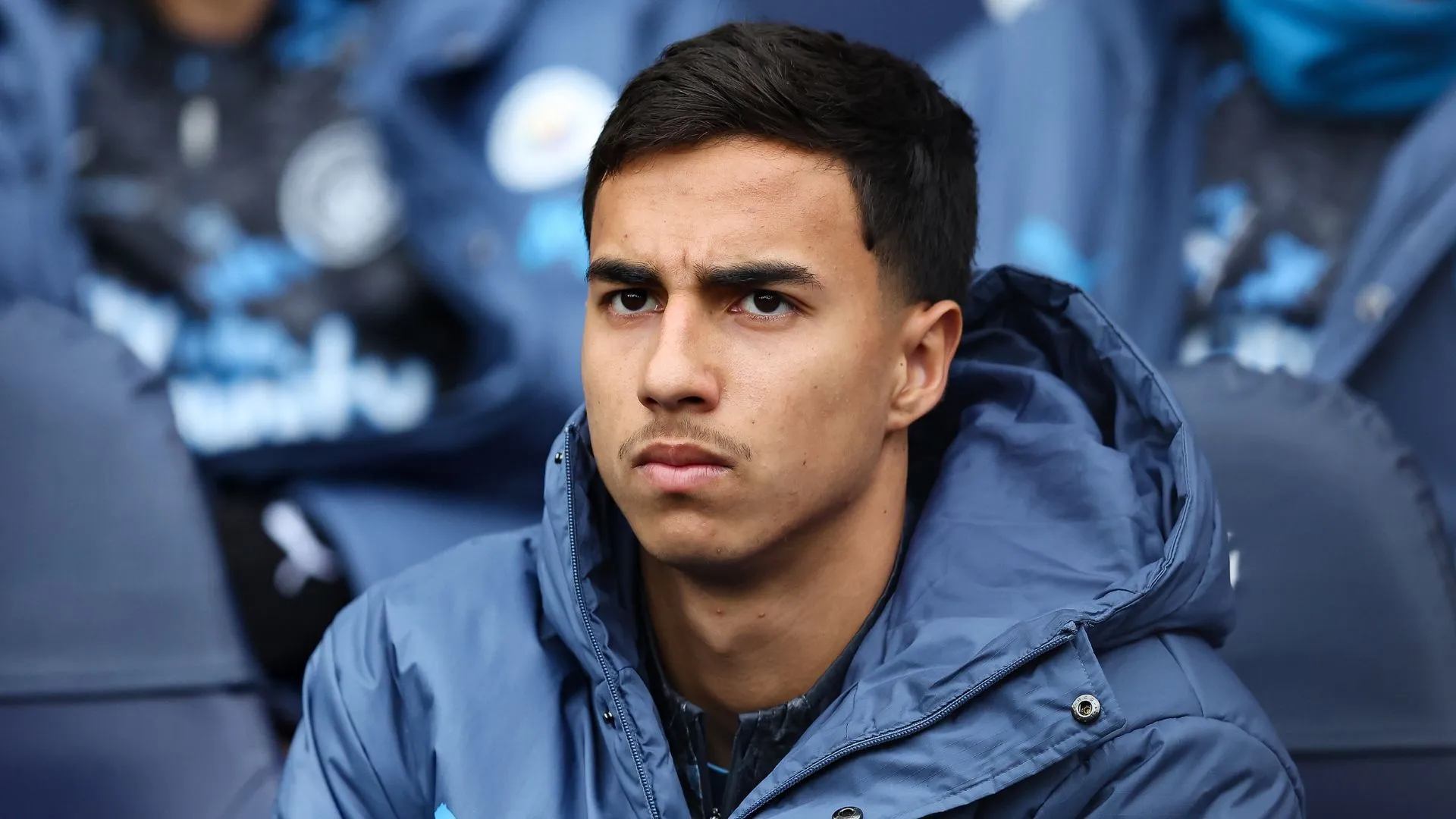 Vitor Reis no Manchester City antes de ser emprestado para o Girona (foto: Matt McNulty/Getty Images)