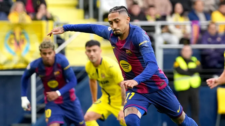 Raphinha marca em Villarreal x Barcelona. (Foto: Alex Caparros/Getty Images)