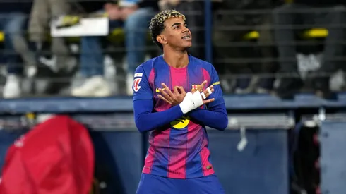 Lamine Yamal comemora pelo Barcelona. (Foto: Alex Caparros/Getty Images)
