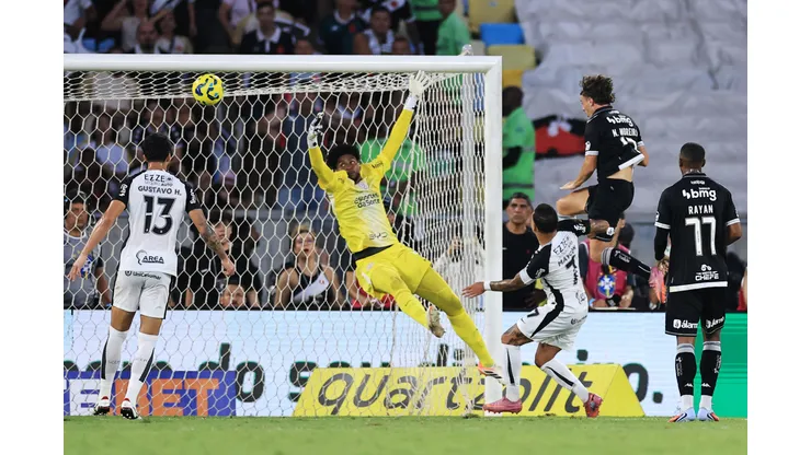 RIO DE JANEIRO, BRAZIL - DECEMBER 21: Nuno Moreira of Vasco da Gama scores the team's first goal during the Copa Do Brasil 2025 Final second leg match between Corinthians and Vasco da Gama at Sao Januario Stadium on December 21, 2025 in Rio de Janeiro, Brazil. (Photo by Buda Mendes/Getty Images)