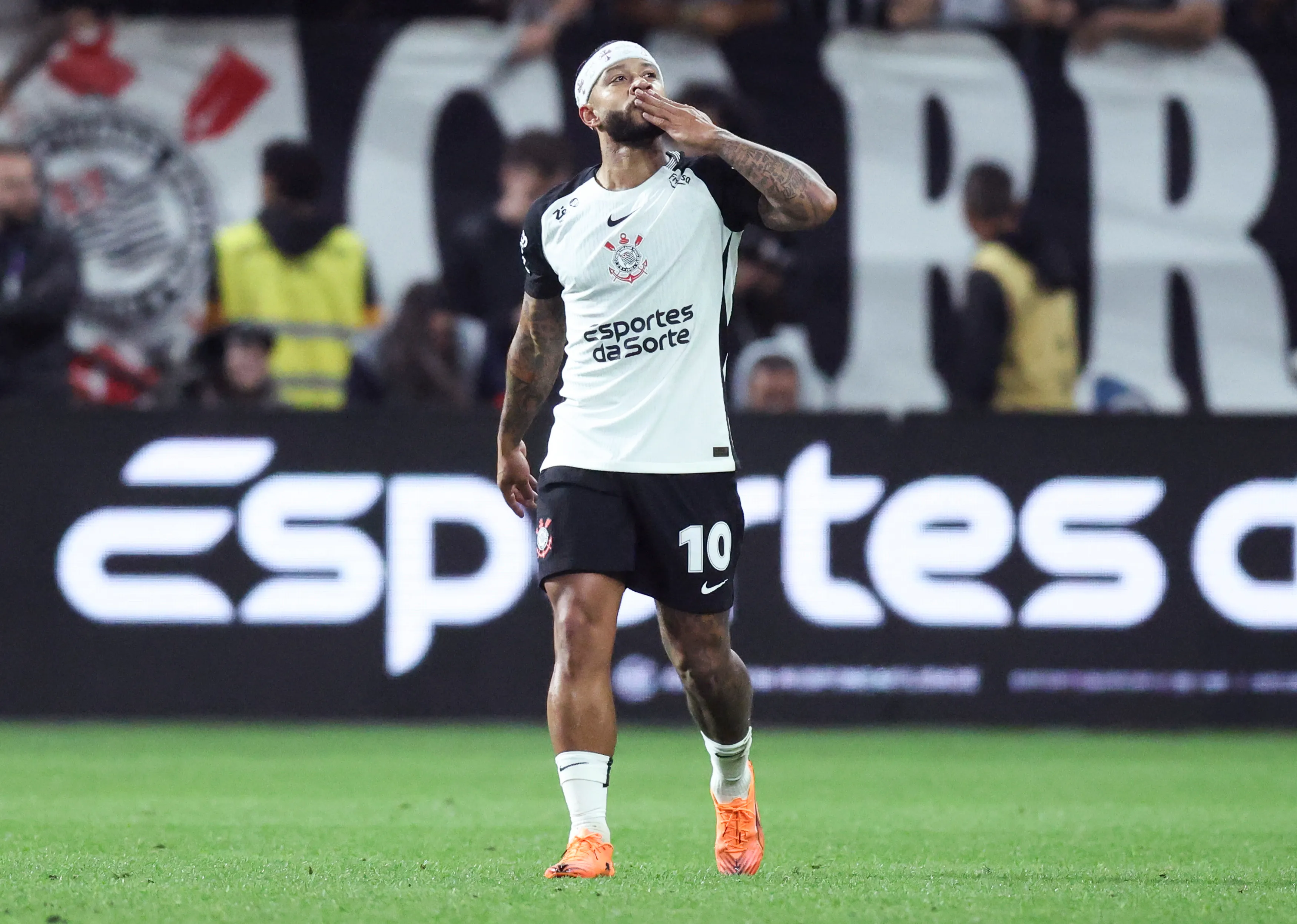 Memphis Depay pelo Corinthians. (Foto: Alexandre Schneider/Getty Images)