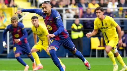 Barcelona vence Villarreal por 2 a 0; Raphinha reage friamente à menção da Bola de Ouro. (Foto: Alex Caparros/Getty Images)