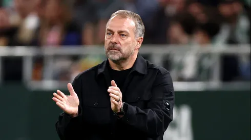 A aposta de Flick: treinador alemão surpreende com time titular inédito para a decisão da Supercopa.(Foto: Fran Santiago/Getty Images)
