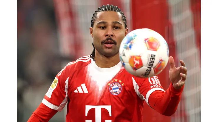 Bayern de Munique e Gnabry próximos de acordo para renovação até 2028 com termos ajustados. (Foto: Alexander Hassenstein/Getty Images)