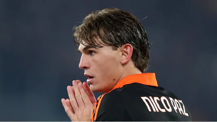 ROME, ITALY - DECEMBER 15: Nico Paz of Como 1907 reacts during the Serie A match between AS Roma and Como 1907 at Stadio Olimpico on December 15, 2025 in Rome, Italy. (Photo by Paolo Bruno/Getty Images)
