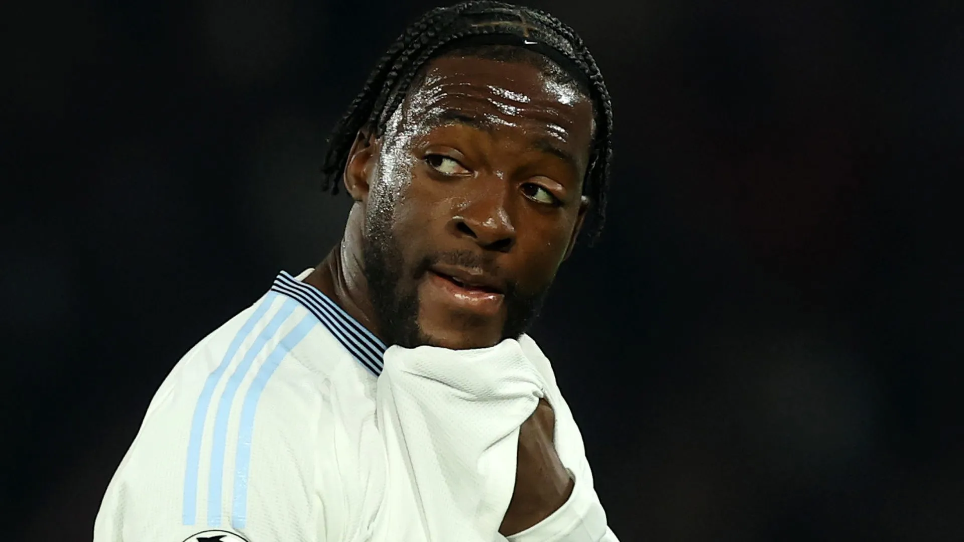 Axel Disasi durante partida do Aston Villa. (Photo by Carl Recine/Getty Images)