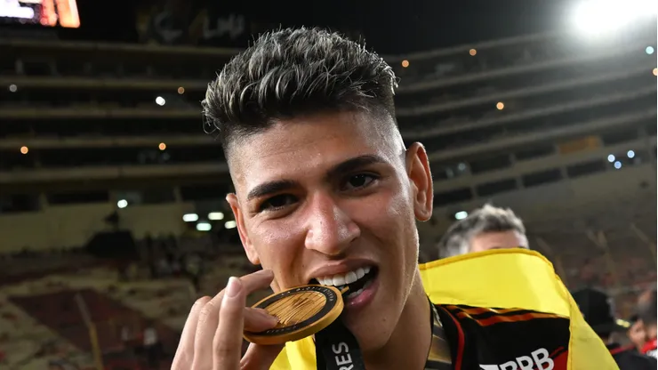 Olympique de Marseille tenta contratação de Carrascal. Foto: Rodrigo Valle/Getty Images