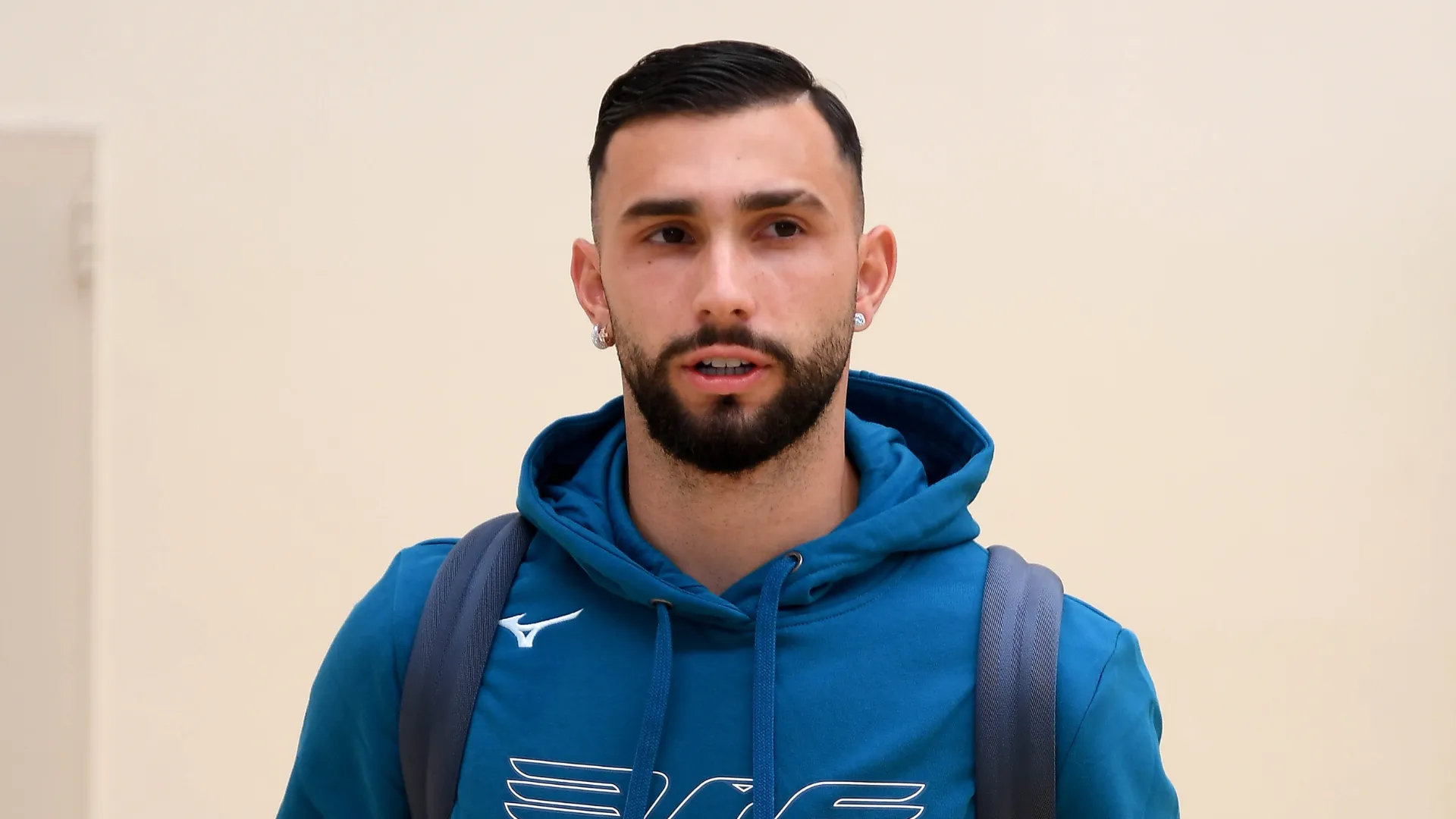 Taty Castellanos desembarca após viagem pela Lazio