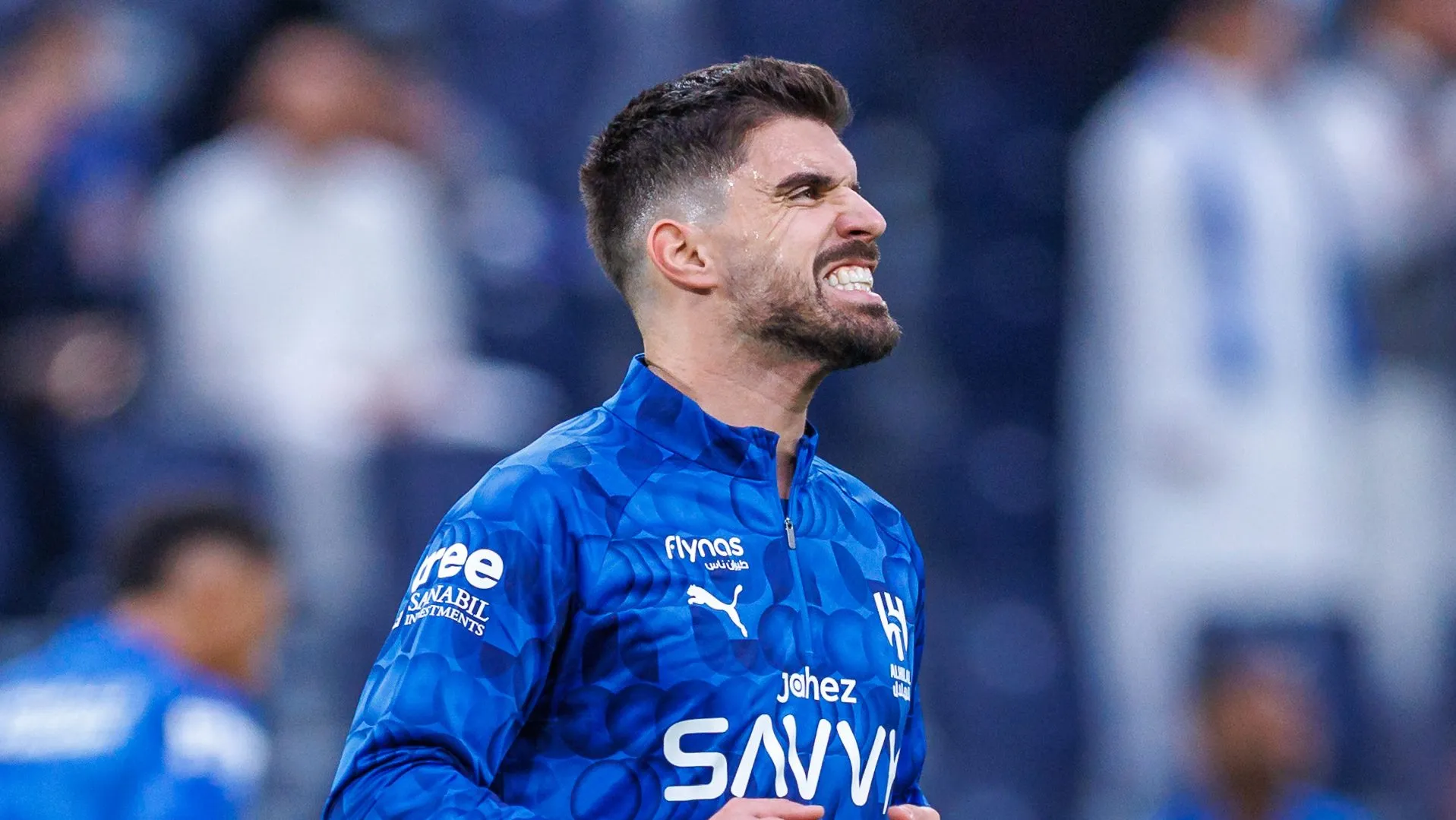 Rúben Neves durante aquecimento com uniforme azul do Al-Hilal