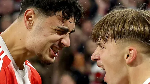 Kennart Karl e Aleksandar Pavlovic, do Bayern. (Photo by Alexander Hassenstein/Getty Images)