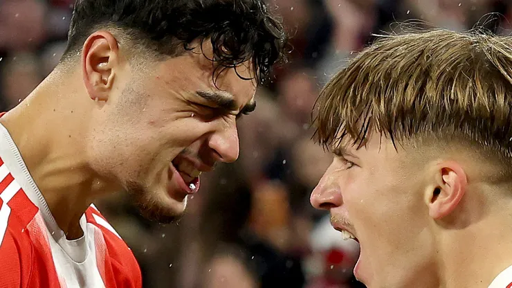Kennart Karl e Aleksandar Pavlovic, do Bayern. (Photo by Alexander Hassenstein/Getty Images)