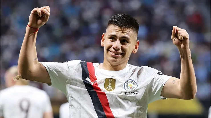 Echeverri recebeu sondagens do futebol brasileiro, mas o Manchester City pode negociá-lo com o Girona (Foto: Alex Grimm/Getty Images)