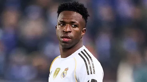 Vini Jr foi vaiado e após atitude de trocar foto do perfil, foi criticado por jornalistas na Espanha (Foto: Juan Manuel Serrano Arce/Getty Images)