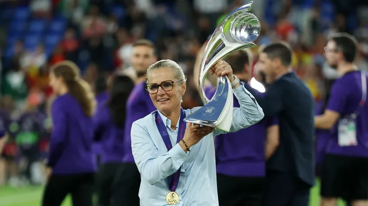 Além de ser a melhor treinadora da Bola de Ouro, a técnica conquistou mais outra premiação - Foto: Eddie Keogh/Getty Images