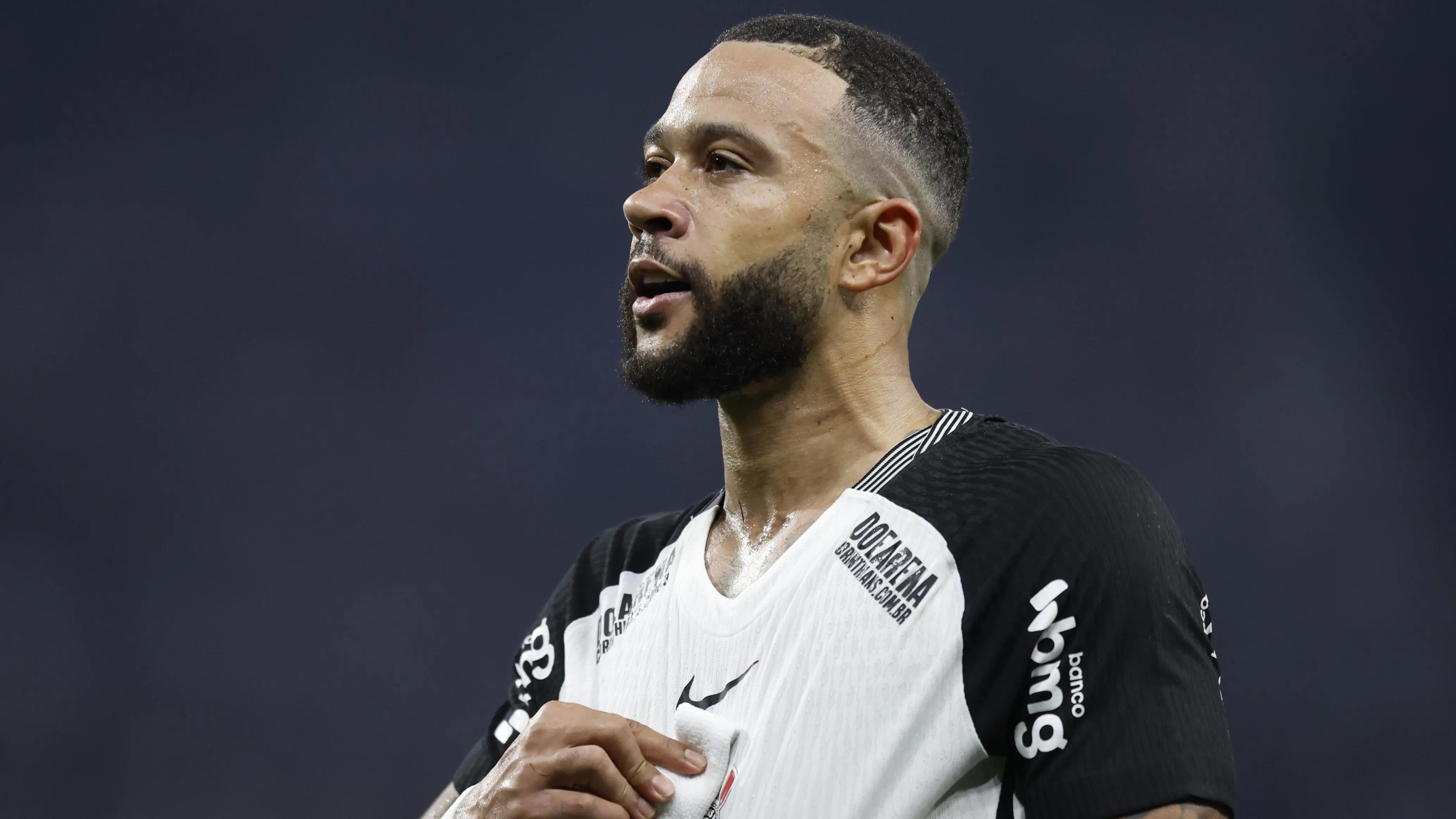 Memphis Depay em jogo do Corinthians. Foto: Miguel Schincariol/Getty Images