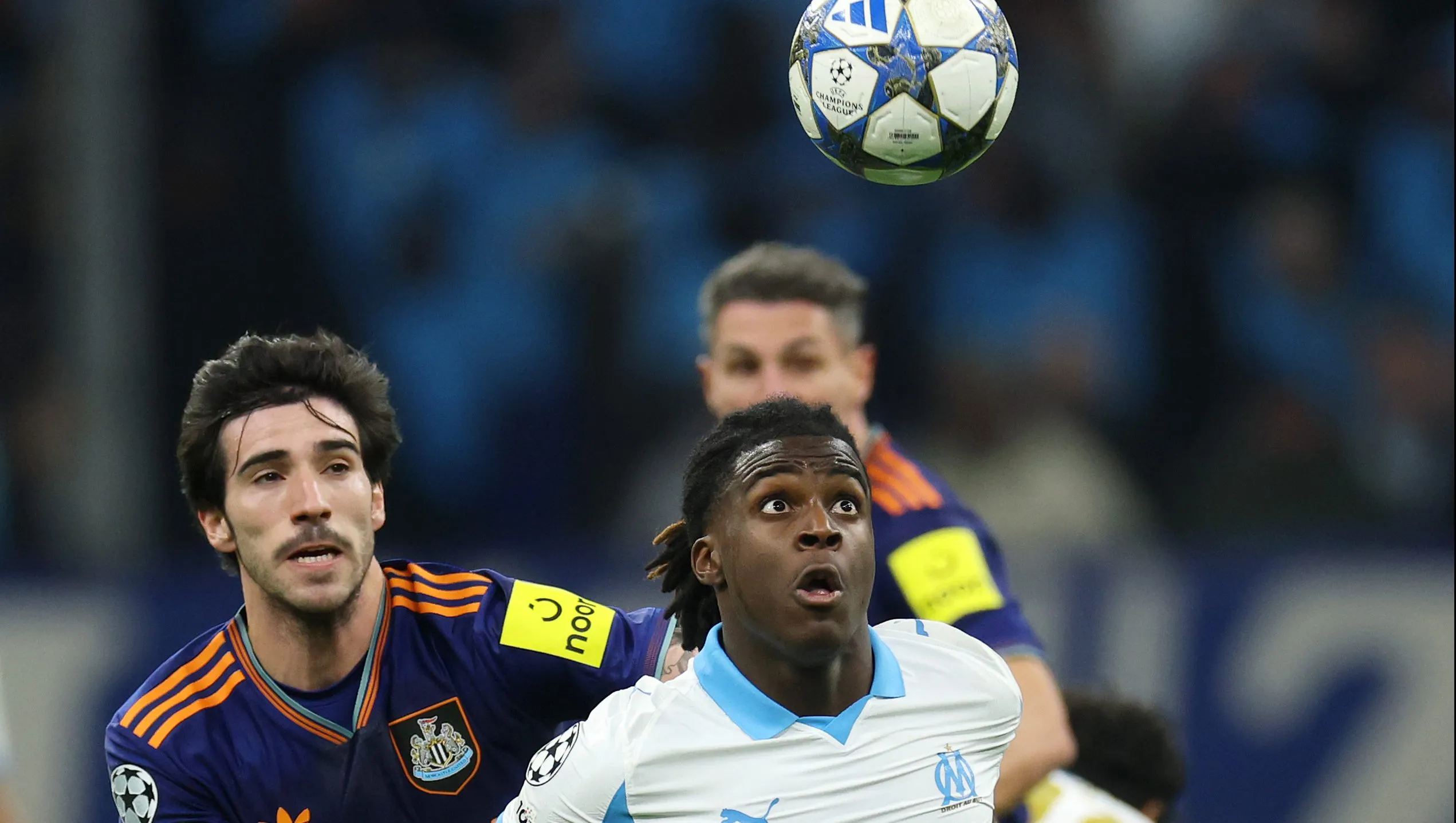 Darryl Bakola, alvo do Arsenal, em jogo do Marseille pela Champions League. Foto: Alexander Hassenstein/Getty Images