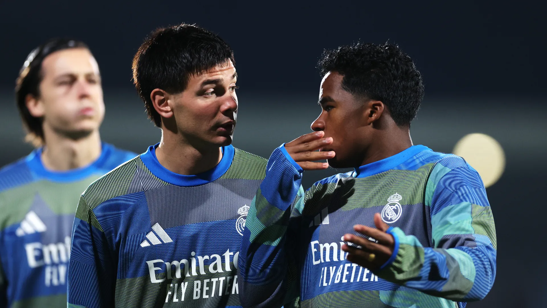 Franco Mastantuono e Endrick. Muito se falou que Mastantuono também poderia deixar o clube para ter mais oportunidades em outra equipe, mas isso não vai acontecer. Foto: Florencia Tan Jun/Getty Images