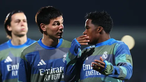 Franco Mastantuono e Endrick. Muito se falou que Mastantuono também poderia deixar o clube para ter mais oportunidades em outra equipe. Foto: Florencia Tan Jun/Getty Images