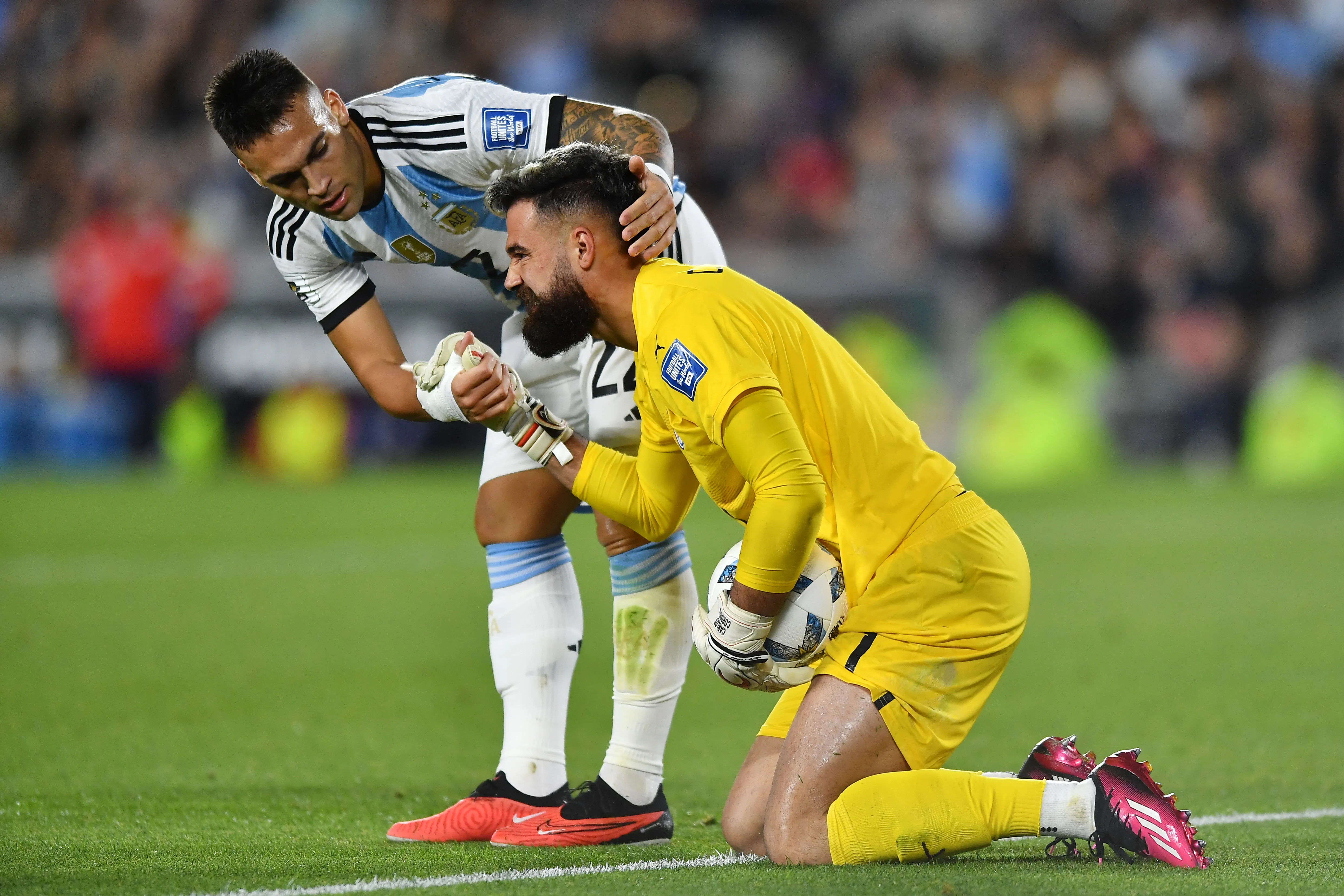 Carlos Coronel em campo pela seleção do Paraguai (Photo by Marcelo Endelli/Getty Images)